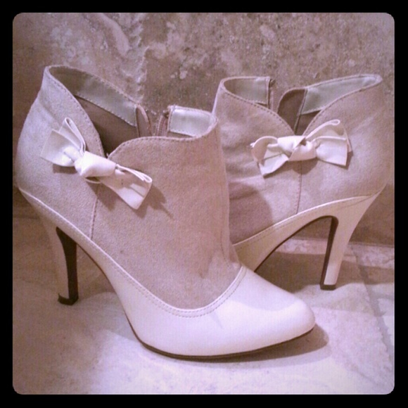 BUNDLED - Creme bow faux suede & patent booties
