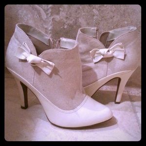 BUNDLED - Creme bow faux suede & patent booties