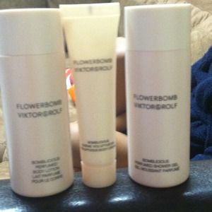 REDUCED! Viktor&Rolf FlowerBomb travel size set