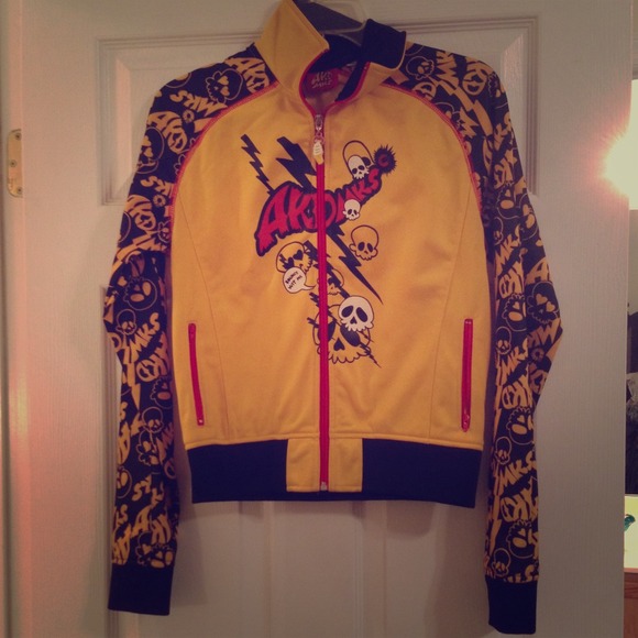 FUNKY BLACK AND YELLOW SKULLS JACKET!!💀💀