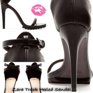 New Listing! 💋BNWT Cross Strap Track Sole Heels💋