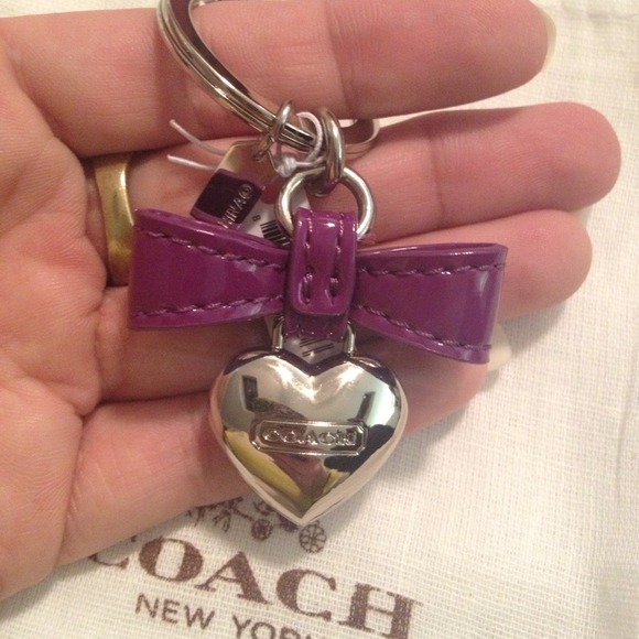 SOLD BUNDLED Coach Heart & Bow Keychain NWT - Picture 3 of 3