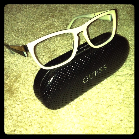 Gorgeous Guess glasses (for prescription use)