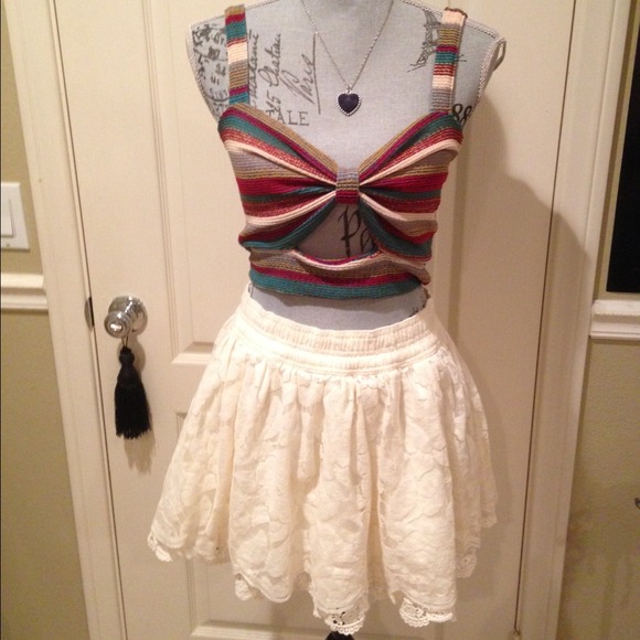 Off white floral lace Abercrombie & Fitch skirt