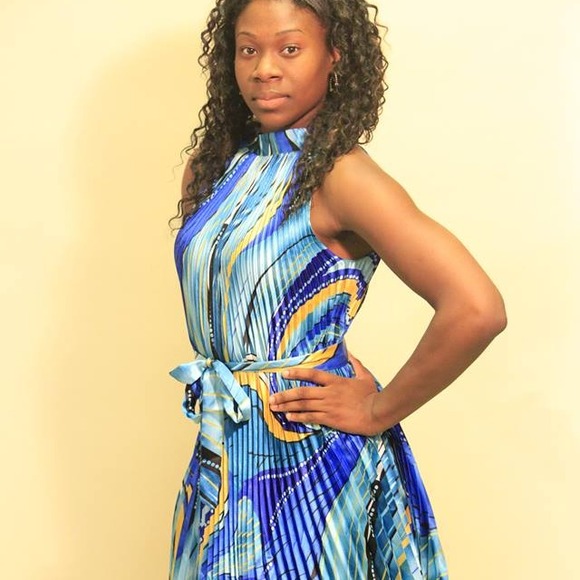 ❌SOLD❌ Blue floral dress with pleats