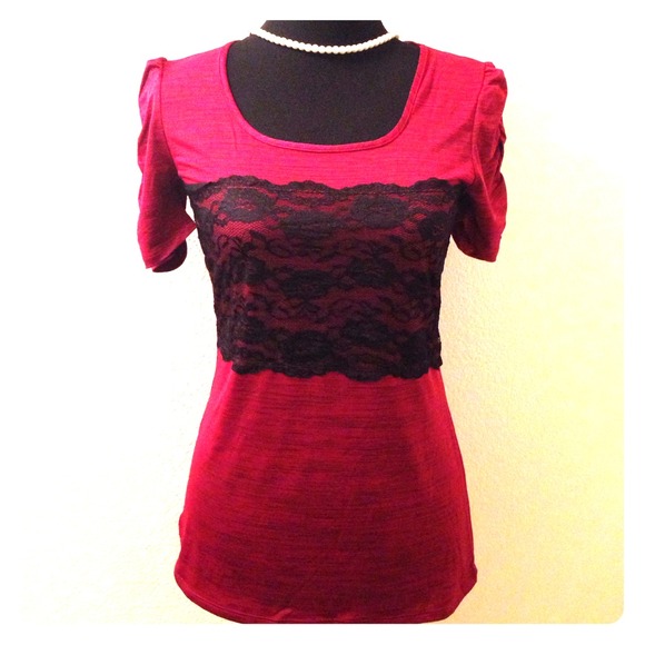 🚨SOlD🚨 Red & black top