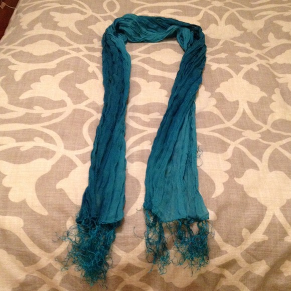 Two toned teal scarf