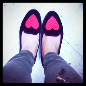 Red heart flat shoes