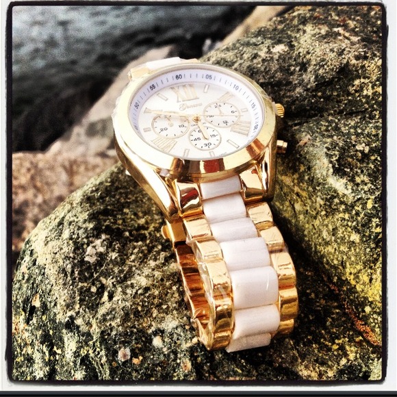 🚫SOLD🚫 Gold and Pearl Watch