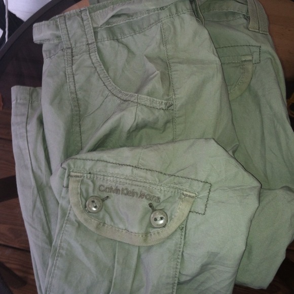Calvin Klein Cargo Capri (Olive)
