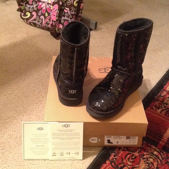 Sparkly Black Uggs!<3