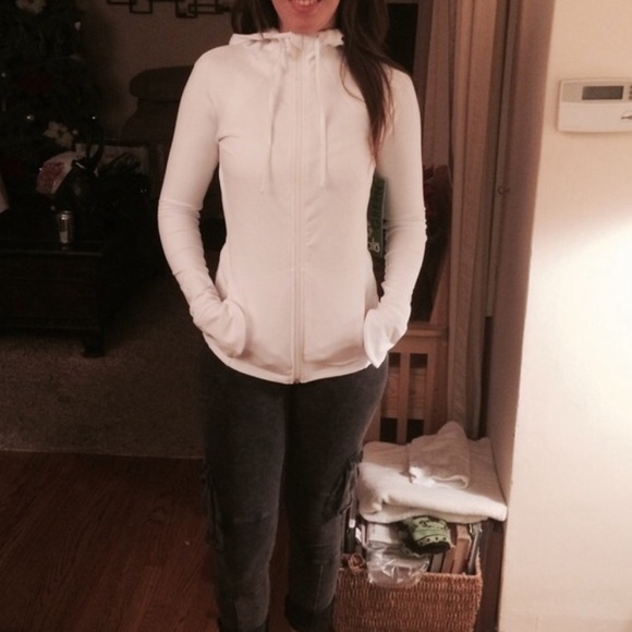 ALO Yoga Jackets & Blazers - Alo white hooded yoga jacket