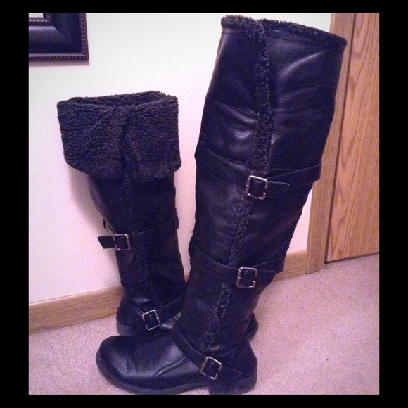 ❄️Black knee high leather boots⛄️