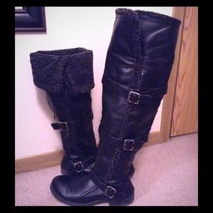 ❄️Black knee high leather boots⛄️