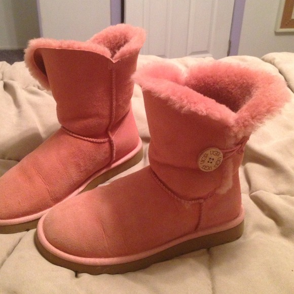 💥REDUCED💥Bailey button Uggs salmon/pinkish color