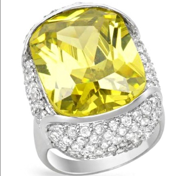 ❌SOLD❌⛄️Cocktail Ring With Cubic Zirconia in 925