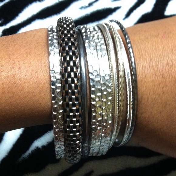 Black and silver Bangle set !