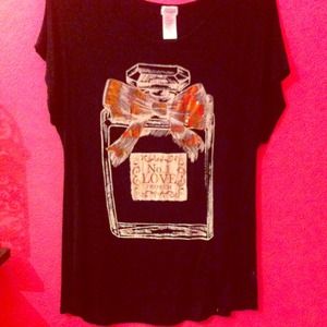 Adorable black flowy top MUST GO🚫