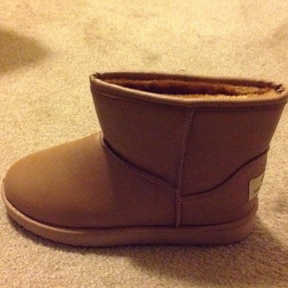 Boots - New camel color mini snow boot