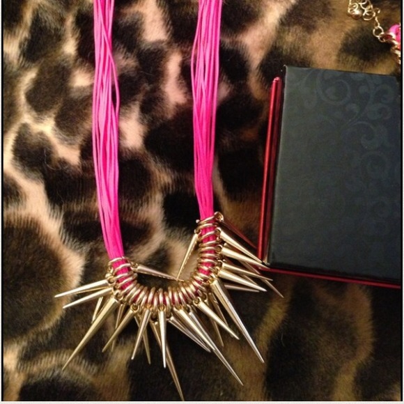 💗Pink & Gold Necklace & Bracelet Set💗 - Picture 2 of 4