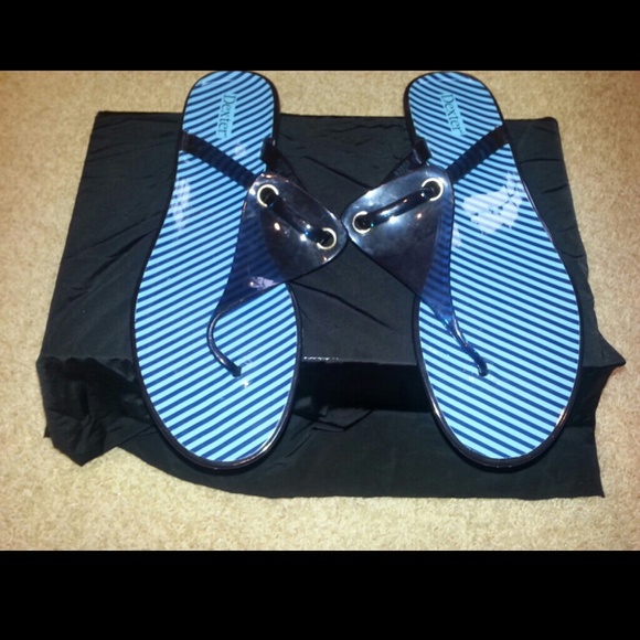 *SOLD IN BUNDLE* Flip Flops