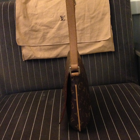 Authentic Louis Vuitton Musette Tango - Picture 2 of 4