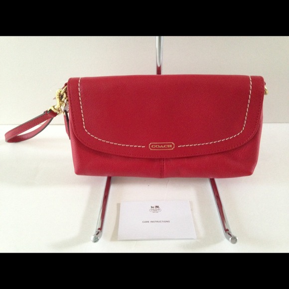 💢SOLD 💢NWT Coach Red Leather large flap wristlet - Picture 1 of 4