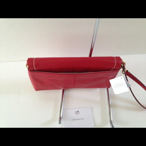💢SOLD 💢NWT Coach Red Leather large flap wristlet - Picture 4 of 4