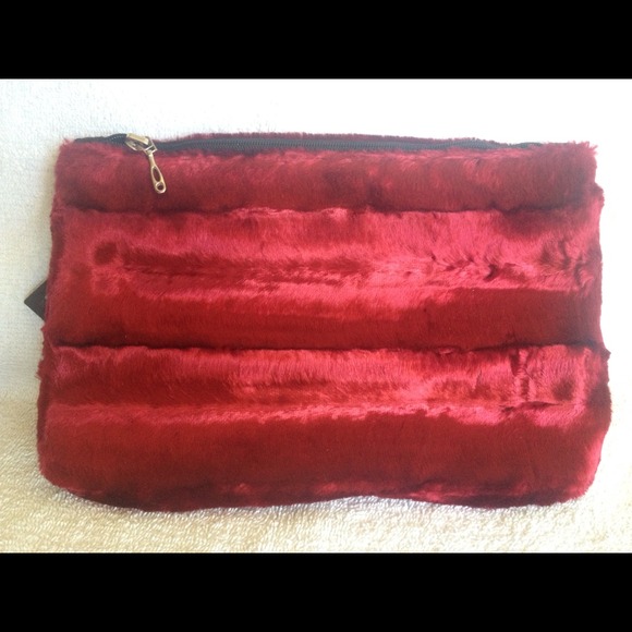 Red faux fur lined clutch\makeup bag *no trades* - Picture 1 of 3
