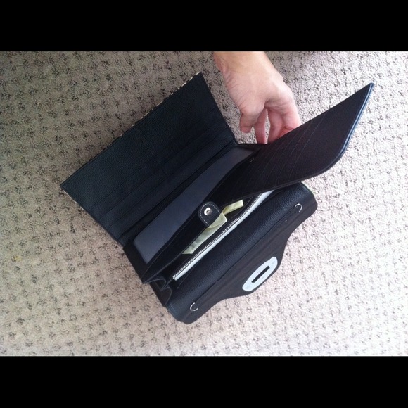 Clutch - Picture 4 of 4