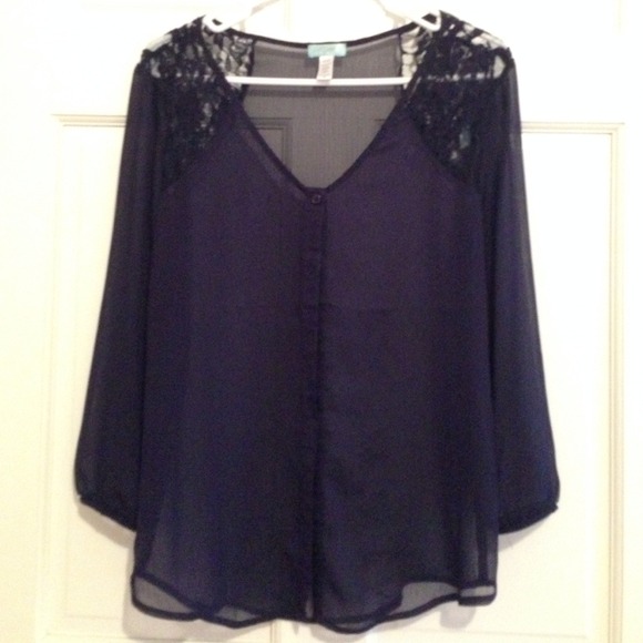 💥SOLD💥 NWOT navy chiffon blouse
