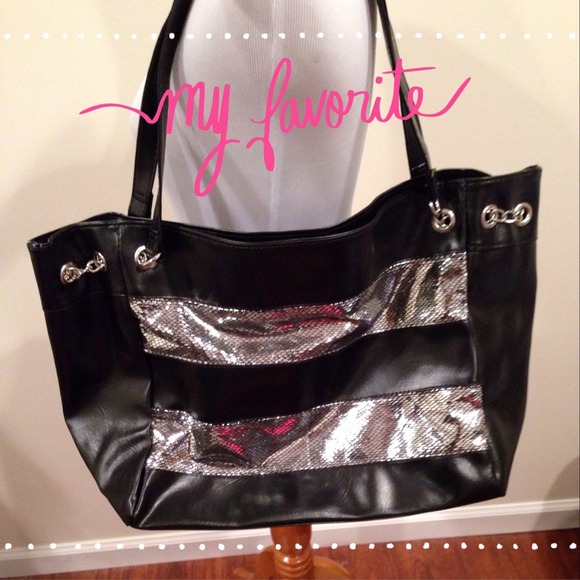 ❗️SOLD❗️Large Faux Leather Bag