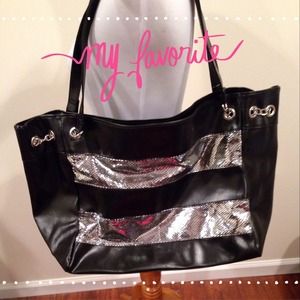 ❗️SOLD❗️Large Faux Leather Bag