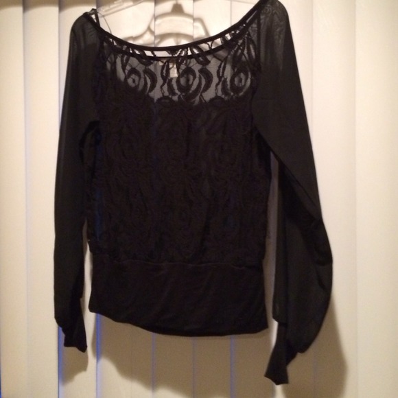 🌸🌸Arden B black sheer long sleeved top🎀🎀