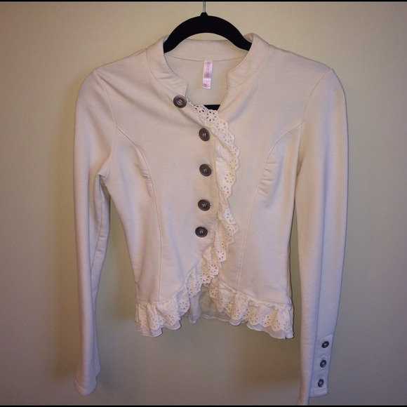 Ruffled jacket cream