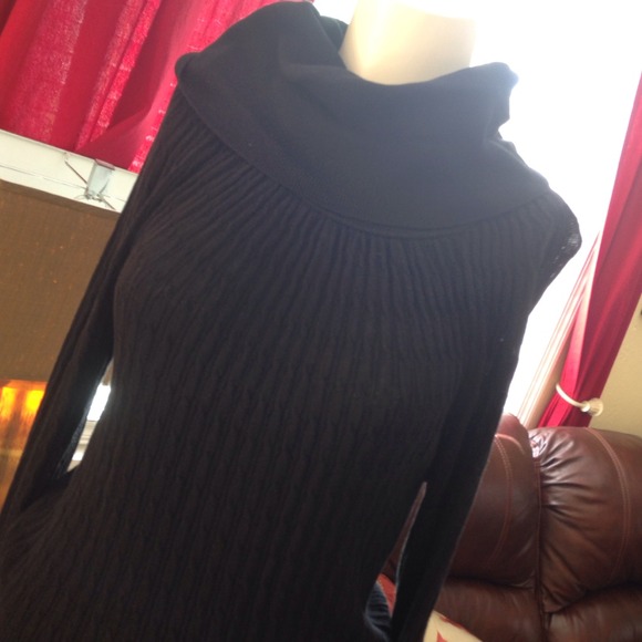 Limited Sweater - Picture 2 of 3