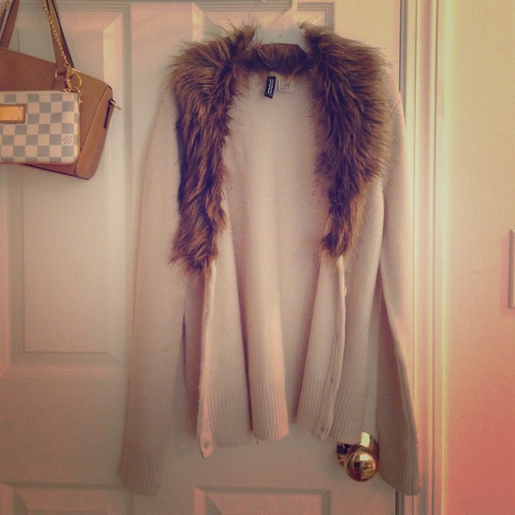 Tan cardigan with fur collar