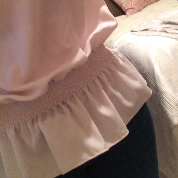 Light pink/cream silk top with ruffle bottom - Picture 2 of 3