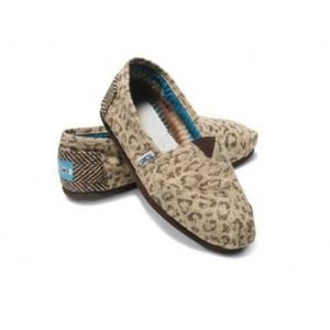 Cheetah print toms