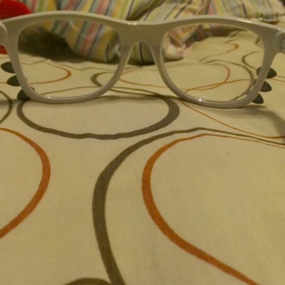 Hello kitty shades - Picture 2 of 4