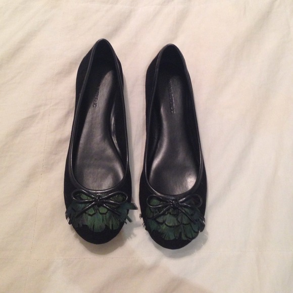 Banana Republic peacock flats