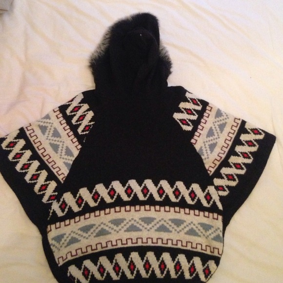 🚫🚫🚫SOLD!!!🚫🚫🚫Aztec poncho! - Picture 2 of 3