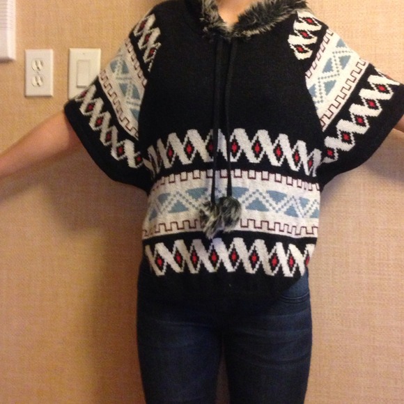 🚫🚫🚫SOLD!!!🚫🚫🚫Aztec poncho! - Picture 3 of 3