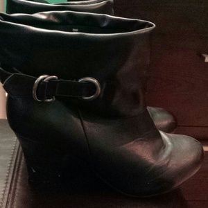 Short black boots