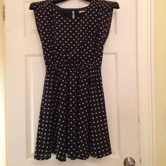 Polka dot dress! So chic ❤️ - Picture 2 of 4