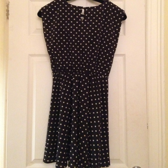 Polka dot dress! So chic ❤️ - Picture 4 of 4