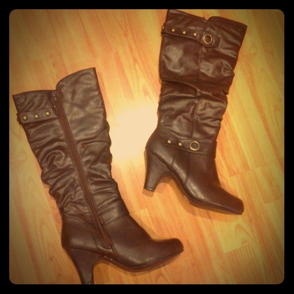 Brand new Dark brown boots size 7 with gold studs