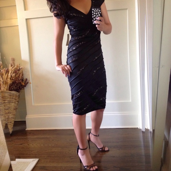 Tadashi Shoji Dresses & Skirts - ⬇️TADASHI SHOJI stunning elegant dress NWT ✨