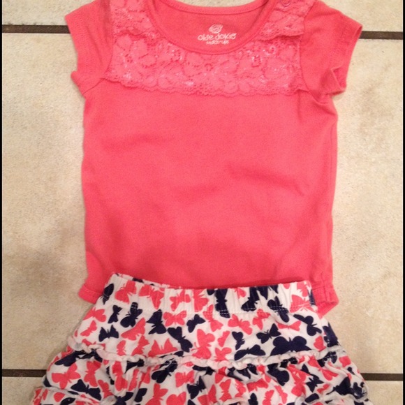 ♥️BUNDLED!♥️Baby girl onesie & skirt