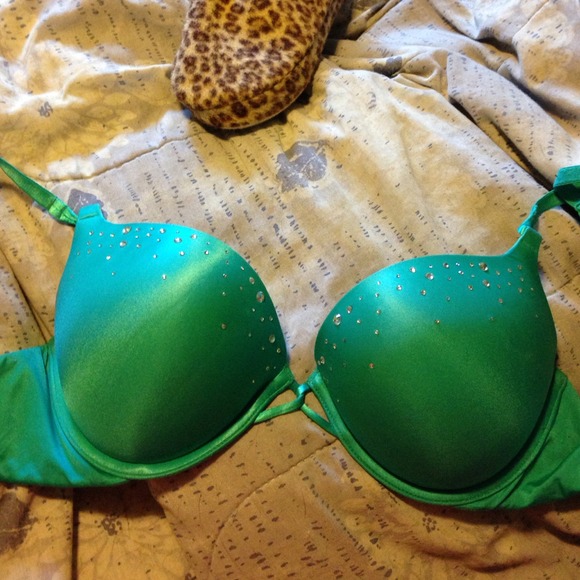 Victorias secrect miraculous plunge bra